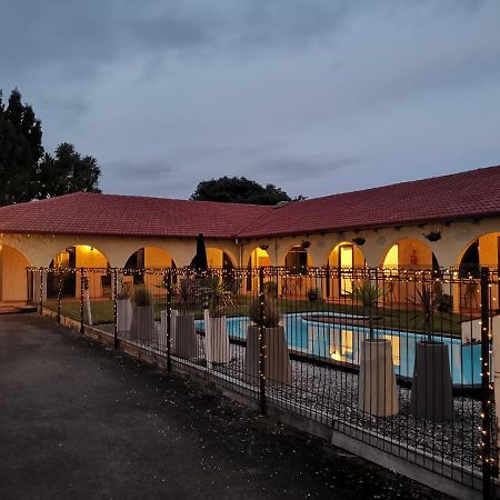 Captains Quarters Motor Inn Cambridge Ngoại thất bức ảnh